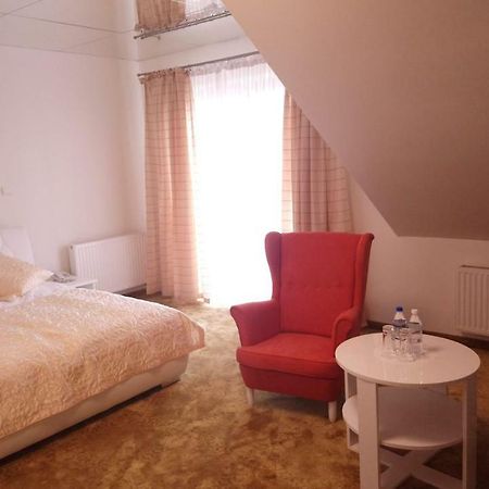 Hotel Milord Pułtusk Bagian luar foto