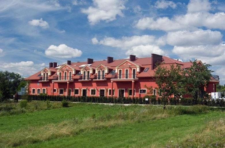 Hotel Milord Pułtusk Bagian luar foto