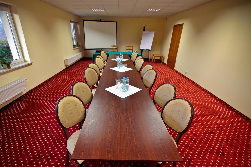 Hotel Milord Pułtusk Bagian luar foto