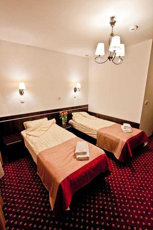 Hotel Milord Pułtusk Bagian luar foto