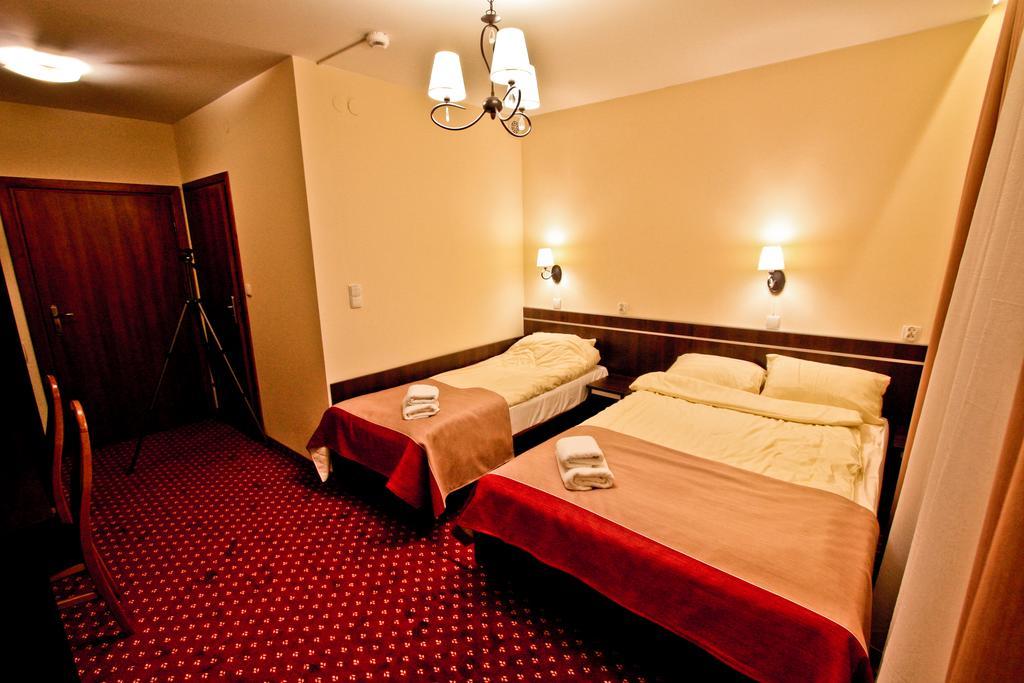 Hotel Milord Pułtusk Bagian luar foto