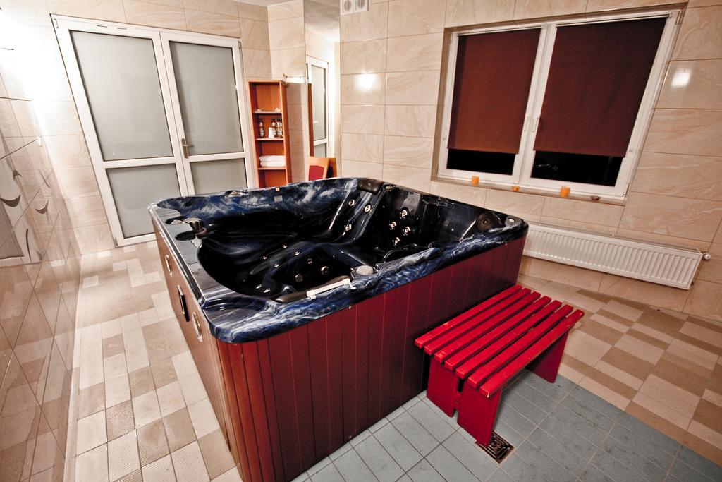 Hotel Milord Pułtusk Bagian luar foto