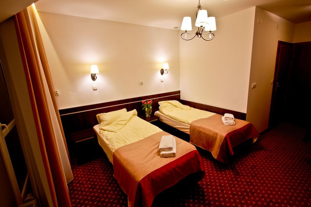 Hotel Milord Pułtusk Bagian luar foto