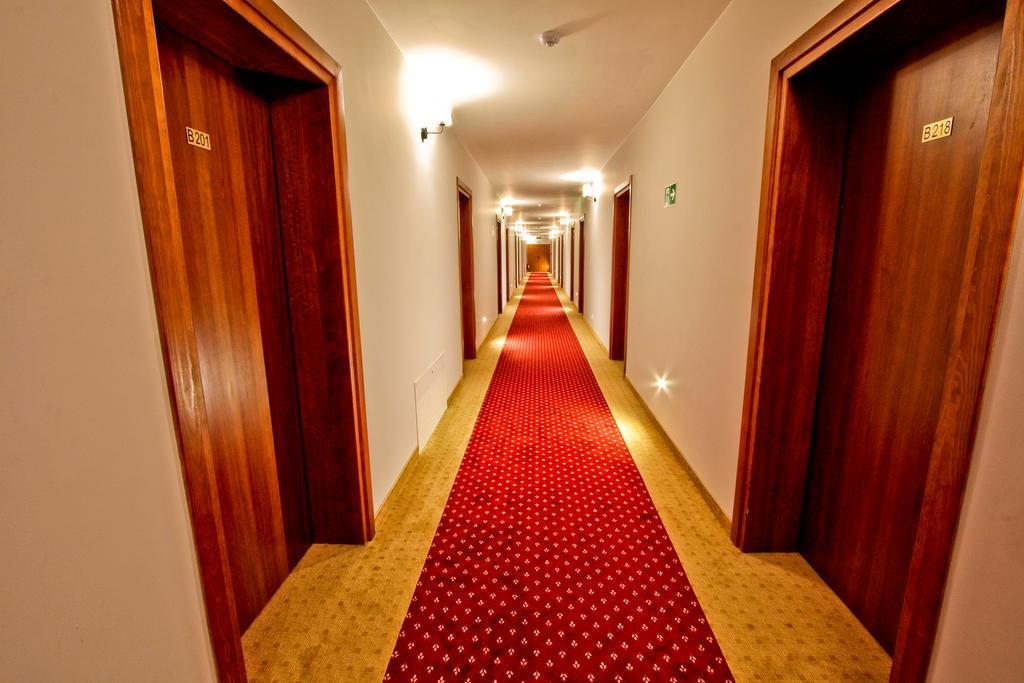 Hotel Milord Pułtusk Bagian luar foto
