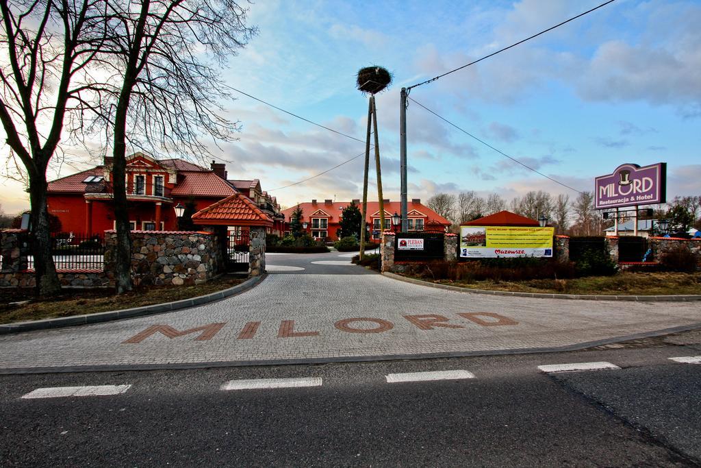 Hotel Milord Pułtusk Bagian luar foto
