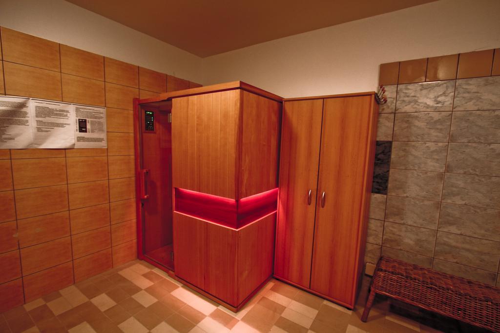 Hotel Milord Pułtusk Bagian luar foto
