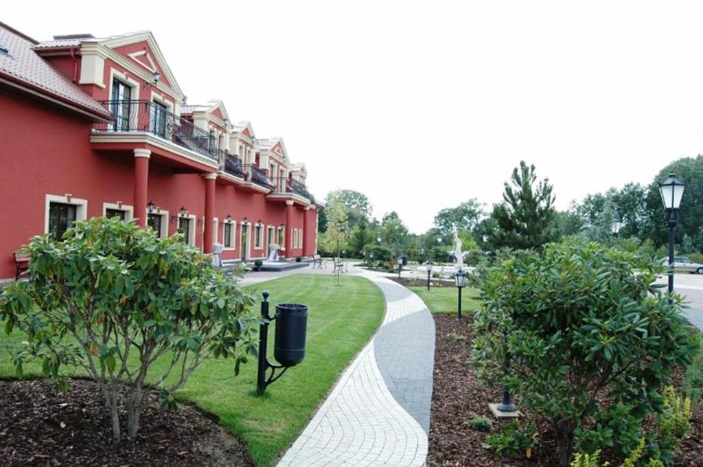 Hotel Milord Pułtusk Bagian luar foto