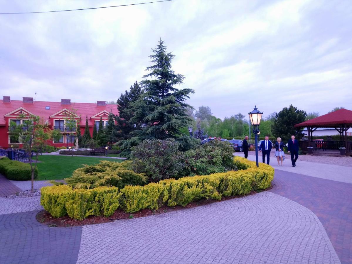 Hotel Milord Pułtusk Bagian luar foto