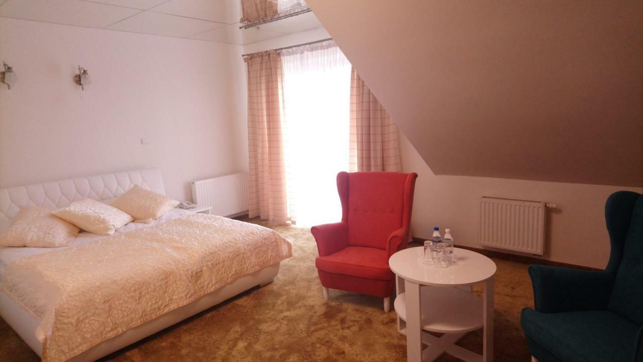 Hotel Milord Pułtusk Bagian luar foto