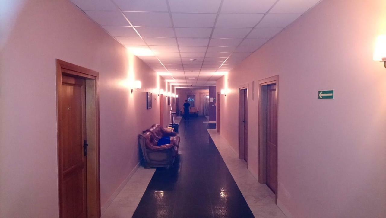 Hotel Milord Pułtusk Bagian luar foto