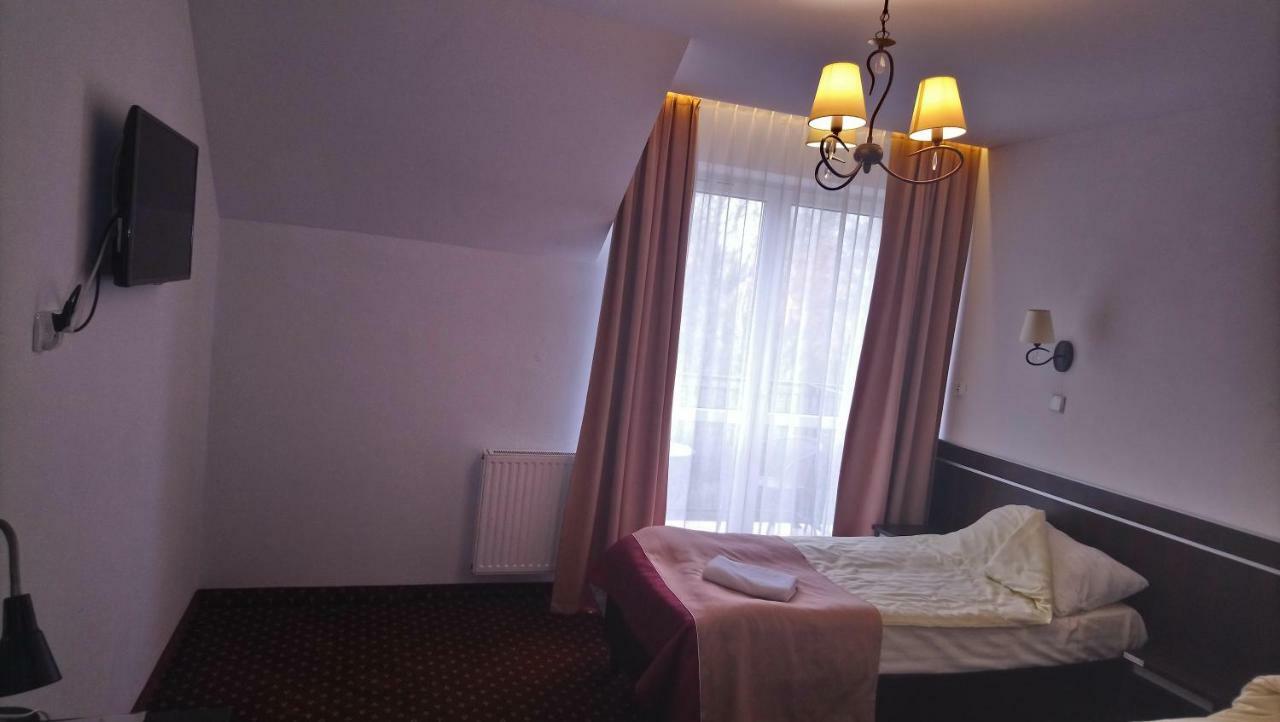 Hotel Milord Pułtusk Bagian luar foto