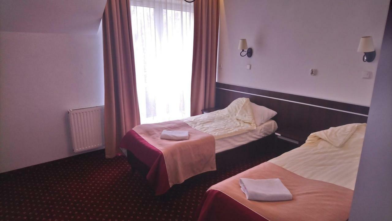 Hotel Milord Pułtusk Bagian luar foto