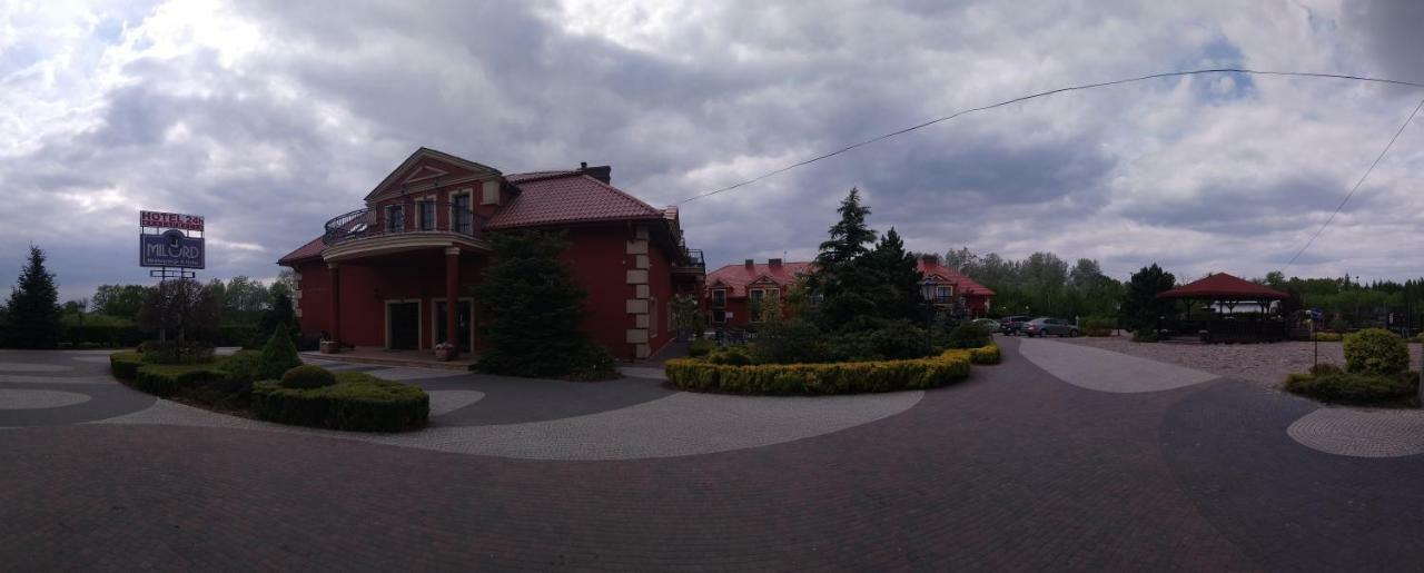 Hotel Milord Pułtusk Bagian luar foto