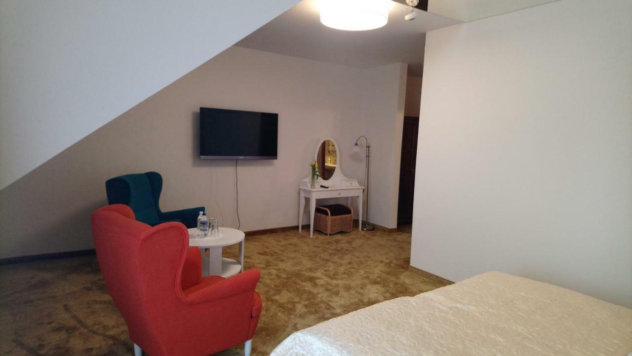 Hotel Milord Pułtusk Bagian luar foto