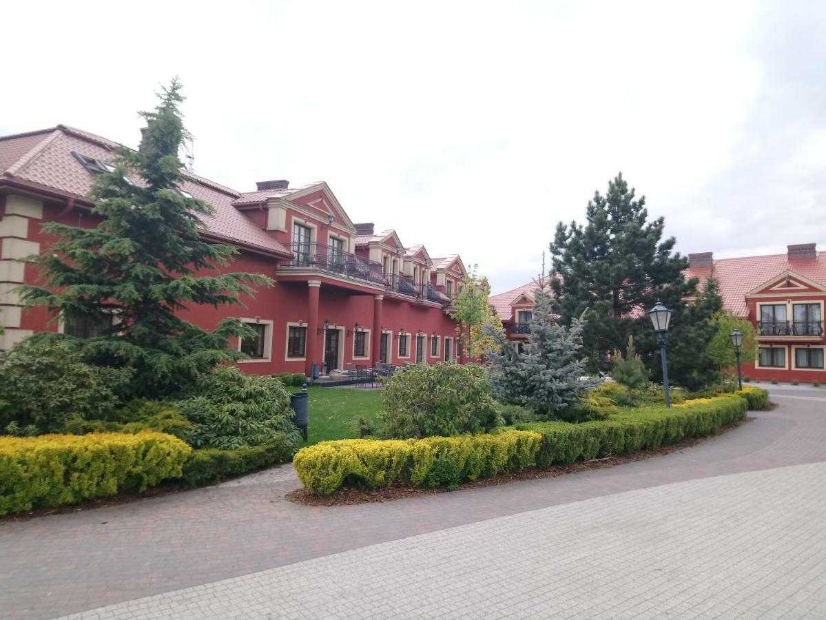 Hotel Milord Pułtusk Bagian luar foto