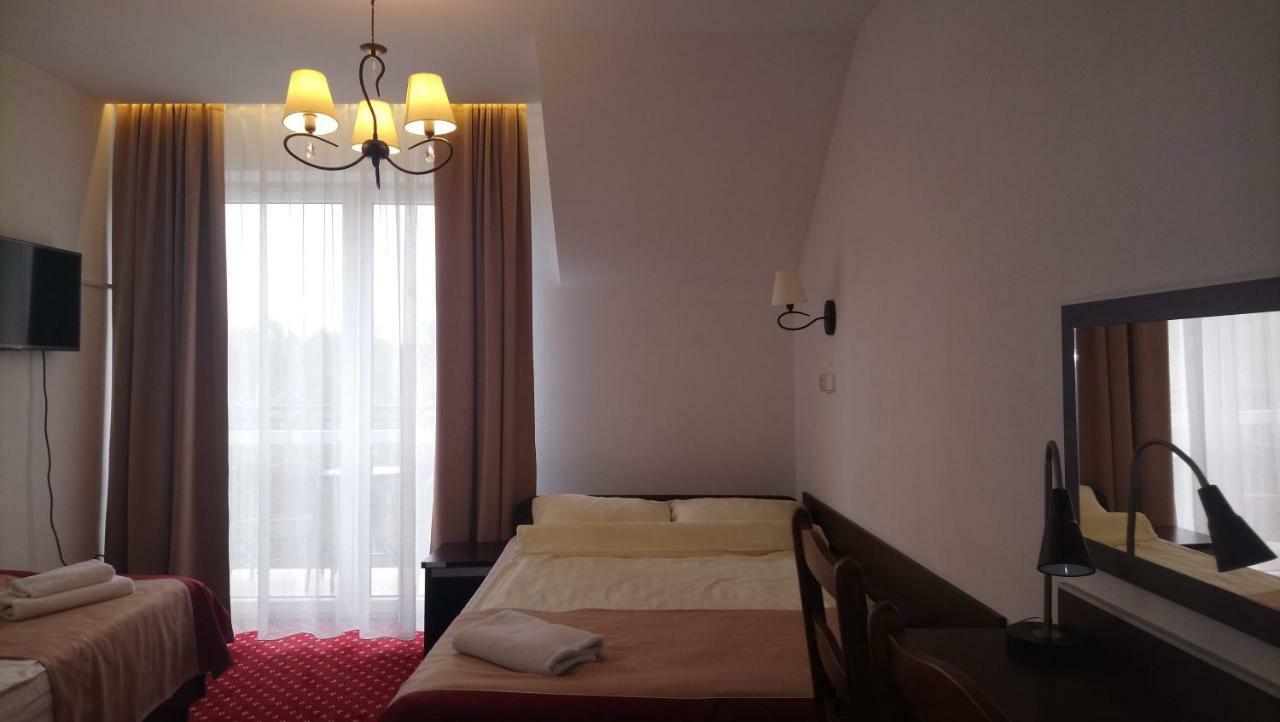 Hotel Milord Pułtusk Bagian luar foto